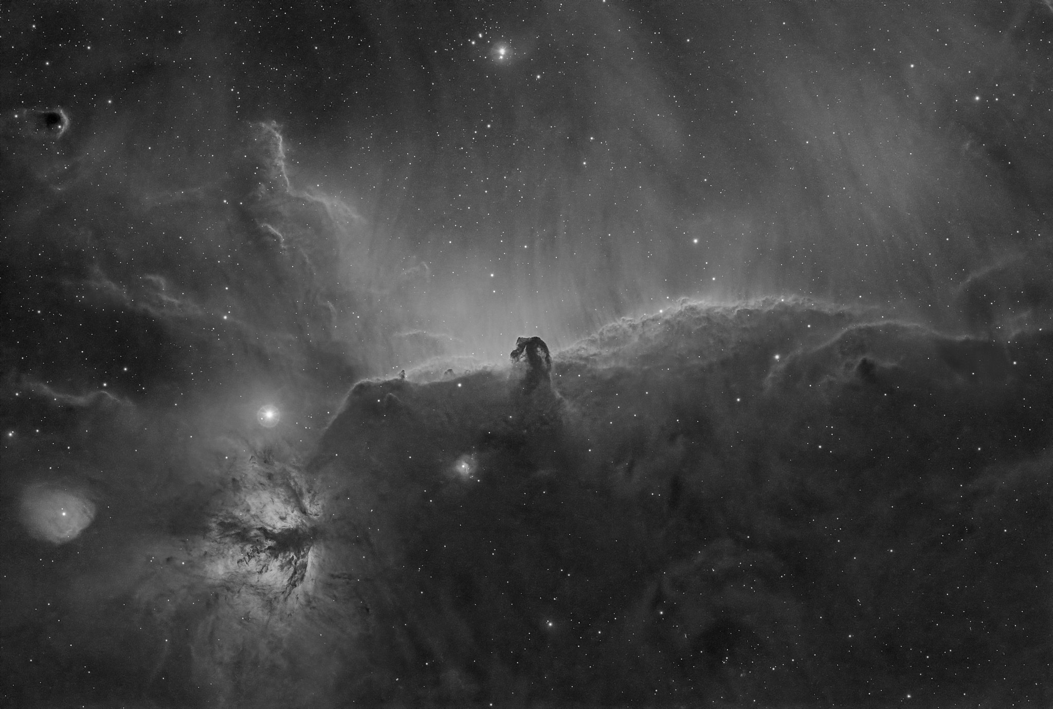 Horsehead Nebula in hydrogen-alpha, captured from a white-zone city with a TeleVue NP127is on a Paramount MX, 2023 — by Tim Mullin